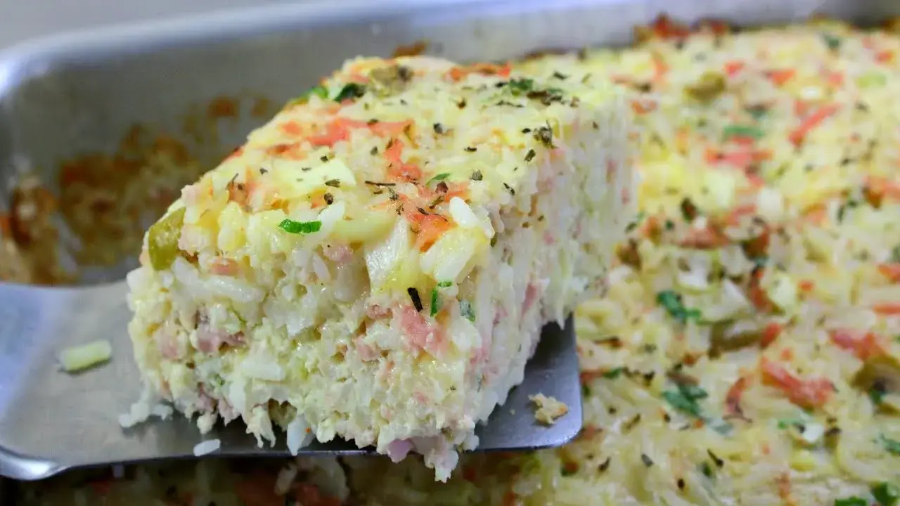 Torta de Arroz Simples com Presunto e Mussarela para Aproveitar Sobras
