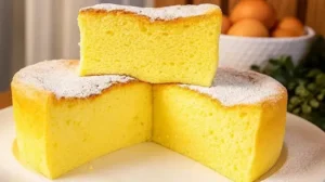 O bolo nuvem japonês é uma receita clássica conhecida por sua massa muito leve, macia...
