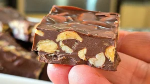 Chocolate com Amendoim Caseiro de 2 Ingredientes