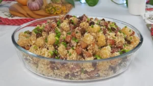 Farofa de abacaxi com bacon fácil e saborosa para churrasco e festas