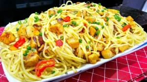 Macarrão Alho e Óleo com Frango Soltinho e Bem Temperado