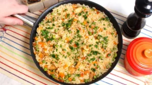 Arroz com Frango na Panela Só Fácil, Soltinho e Cheio de Sabor