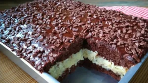 Bolo Prestígio Gelado com Recheio Cremoso de Coco e Cobertura de Chocolate