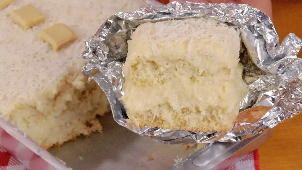 Bolo de Coco Gelado Bem Recheado Veja