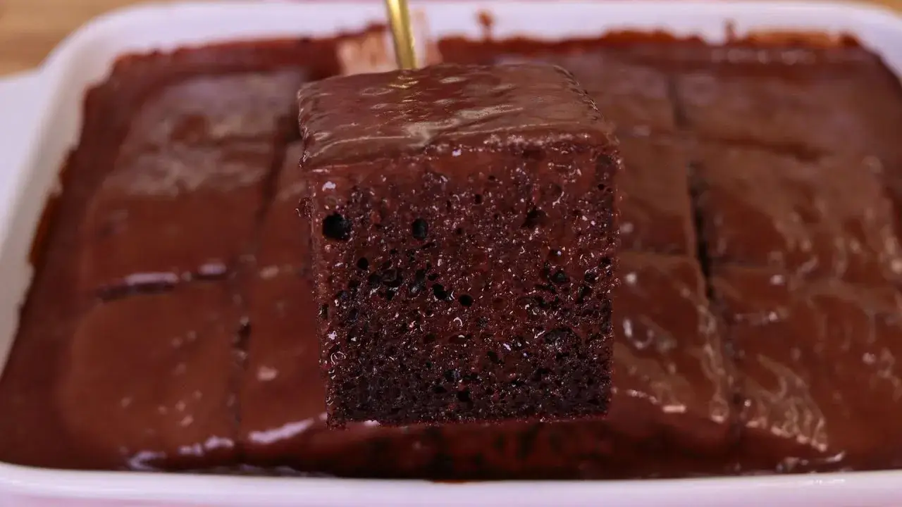 Bolo de chocolate saudável sem açúcar e sem glúten para o dia a dia