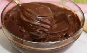 Briganache: Recheio Estruturado e Cremoso para Bolos Decorados
