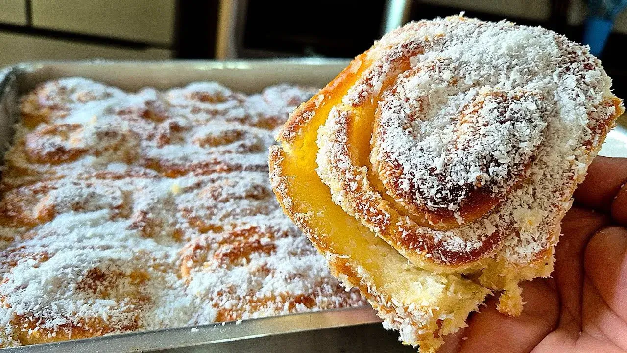 Fatias Húngaras Caseiras com Coco e Calda Cremosa