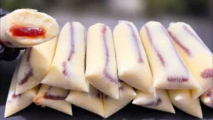 O geladinho gourmet de Romeu e Julieta é uma sobremesa gelada feita para refrescar e...