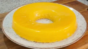 Quindim de Forma Grande com Coco Cremoso e Brilho Dourado