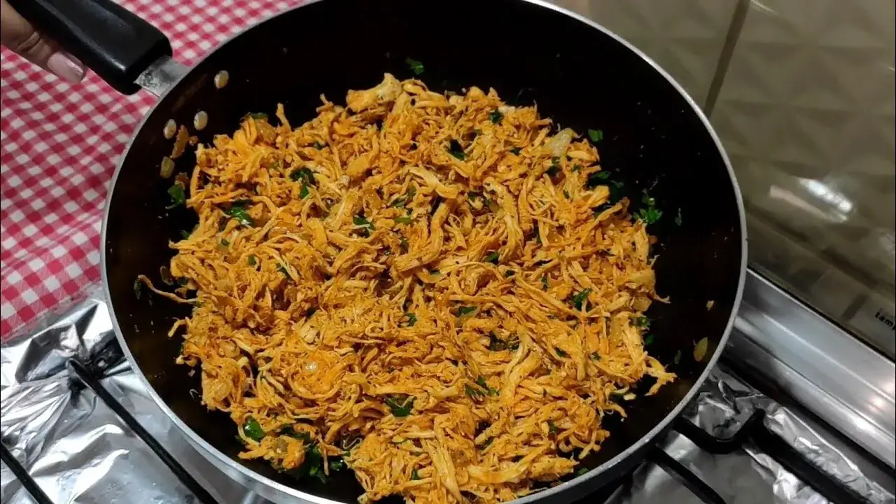 Recheio de Frango Desfiado Sequinho para Salgados e Tortas