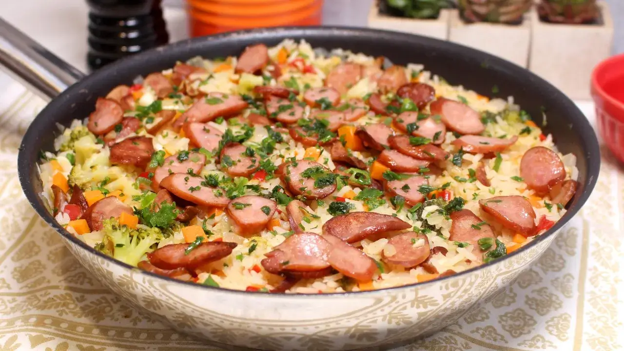 Arroz com Linguiça na Panela Só: Receita Simples e Saborosa para o Dia a Dia