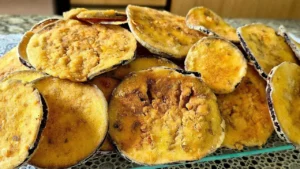 Berinjela Frita Crocante sequinha e dourada para servir como petisco ou acompanhamento