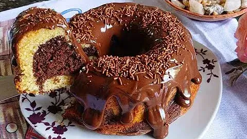 Bolo Mesclado Fofinho com Ganache de Chocolate para Café da Tarde