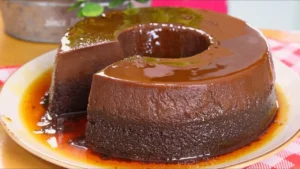Bolo Pudim de Chocolate Cremoso com Massa Molhadinha Fácil no Liquidificador