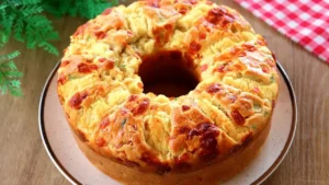 Bolo Salgado de Presunto e Queijo Fofinho: Receita Fácil para o Café da Tarde
