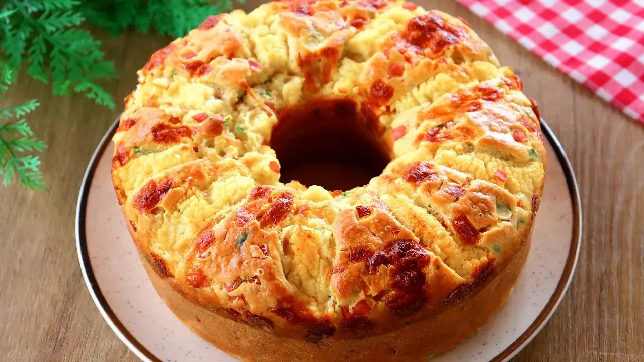 Bolo Salgado de Presunto e Queijo Fofinho: Receita Fácil para o Café da Tarde