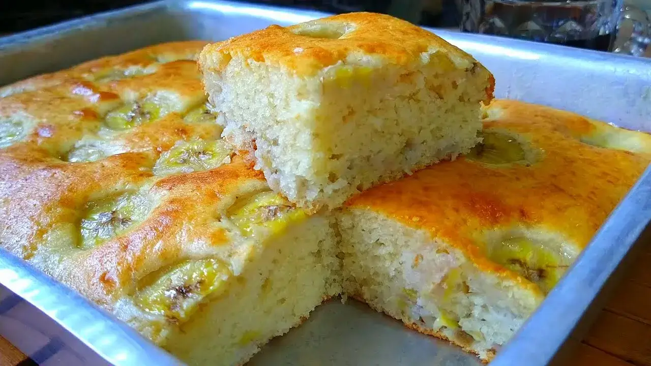 Bolo de Banana Fofinho e Úmido com Receita Simples para o Café