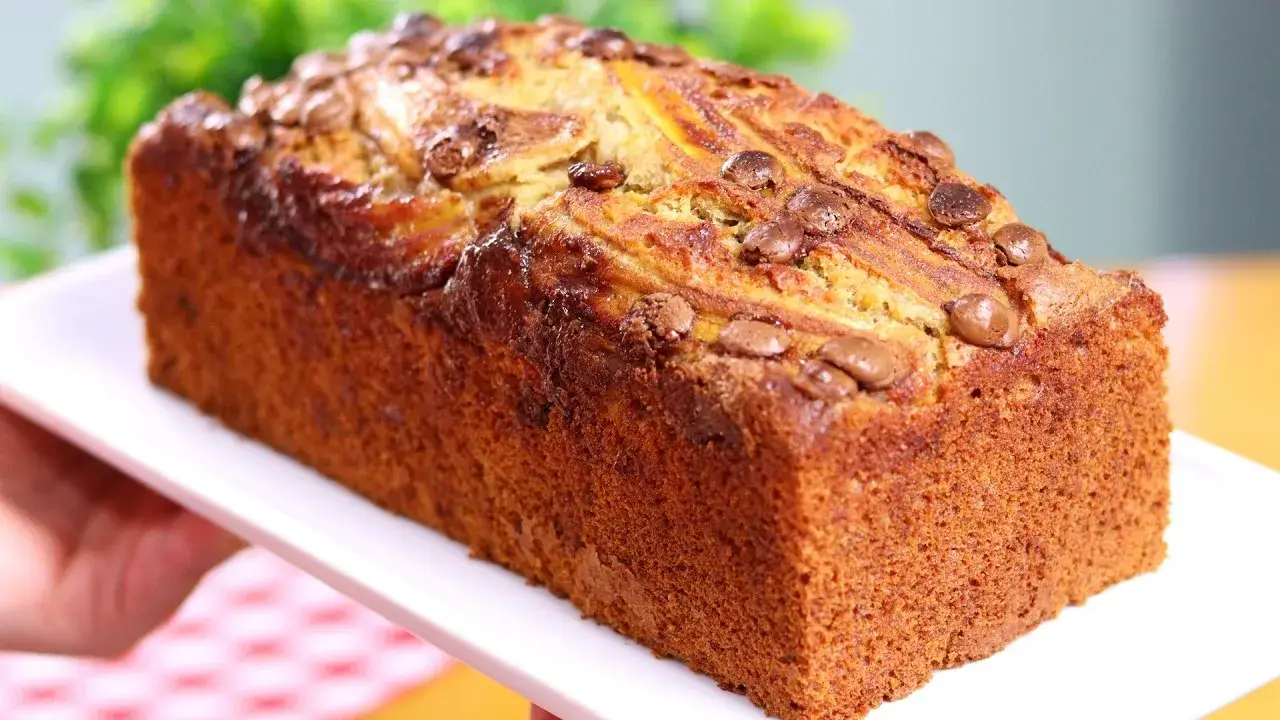 Bolo de Banana com Gotas de Chocolate Para o Café