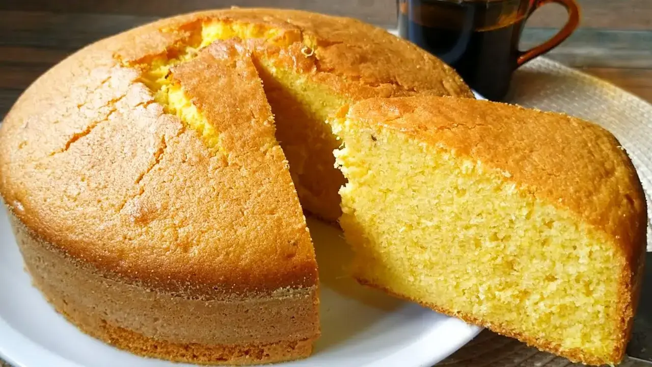 Bolo de milho de latinha fofinho e úmido fácil de fazer no liquidificador