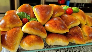 Mini Esfirra de Carne Fofinha: Receita Fácil para Lanches e Festas