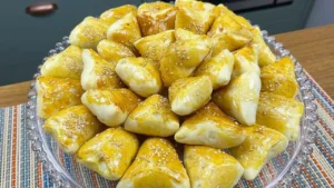 Mini Salgadinhos Assados de Frango: Massa Macia e Fácil de Preparar