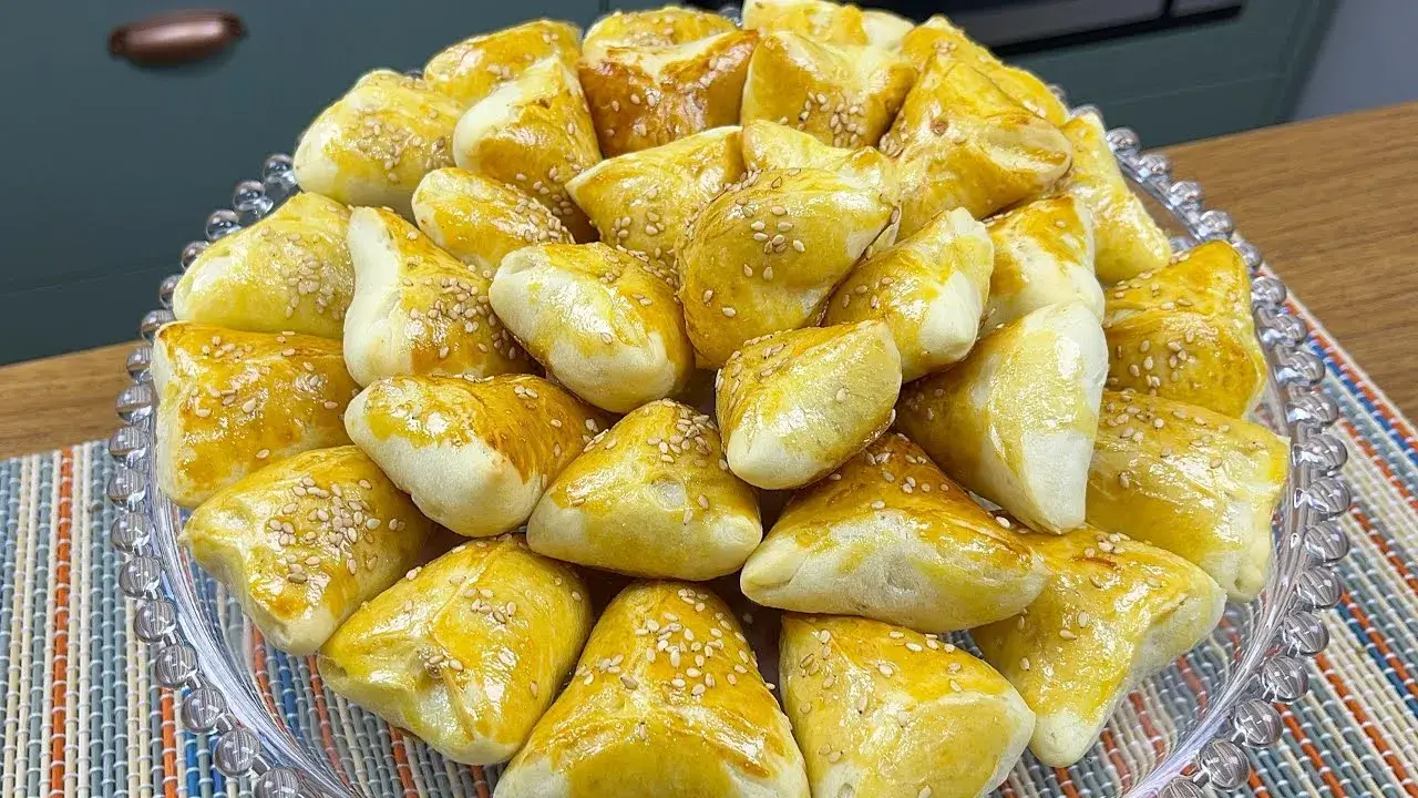 Mini Salgadinhos Assados de Frango: Massa Macia e Fácil de Preparar