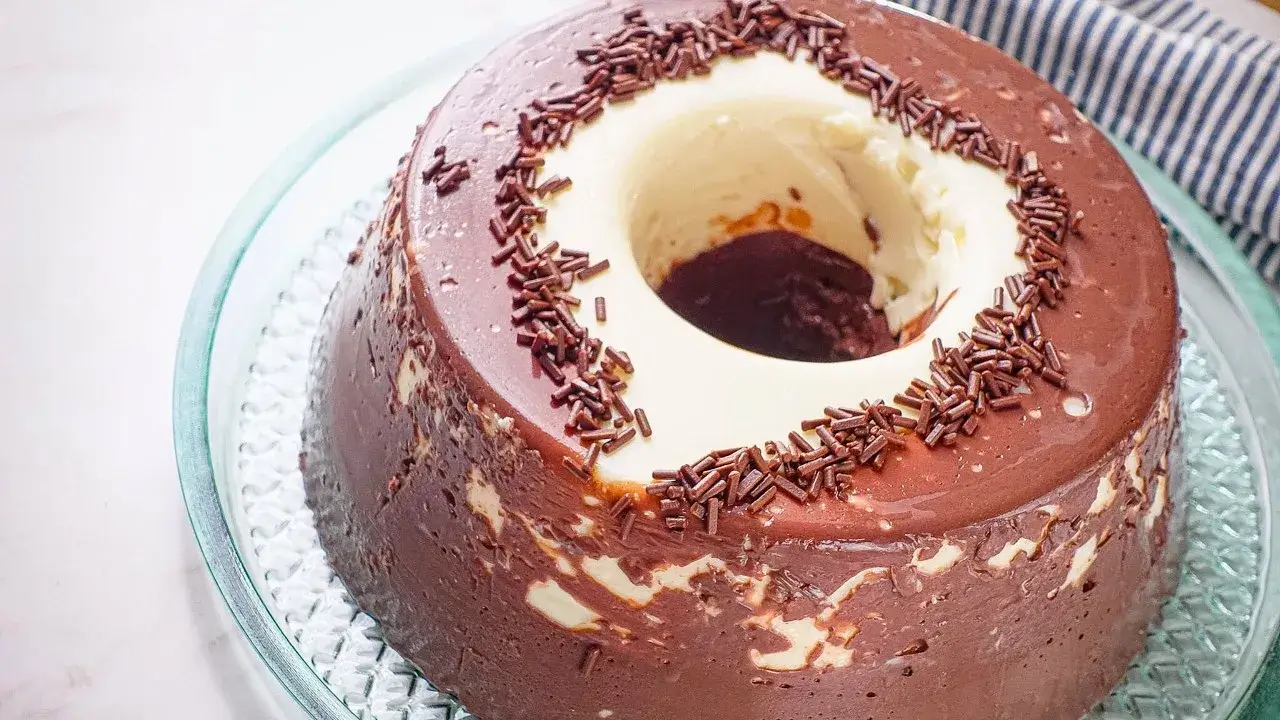 Pudim de Leite Ninho com Chocolate Sem Forno: Sobremesa Cremosa em Camadas