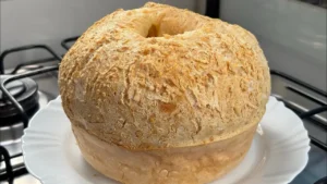 Bolo de Polvilho com Queijo Fácil no Liquidificador que Fica Estruturado e Perfeito