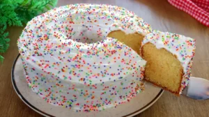 Bolo de Vó Fofinho com Glacê Colorido para Fazer em Casa