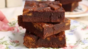 Brownie com Cookie de Especiarias: Sobremesa Chocolatuda Fácil