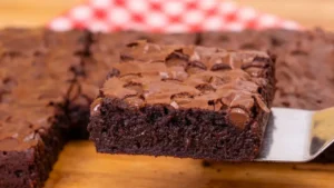 Brownie de Chocolate Molhadinho: Receita Fácil com Casquinha Crocante