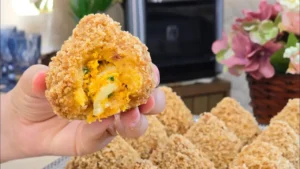 Coxinha na Massa de Bacon Crocante com Queijo que Vai Fazer Sucesso