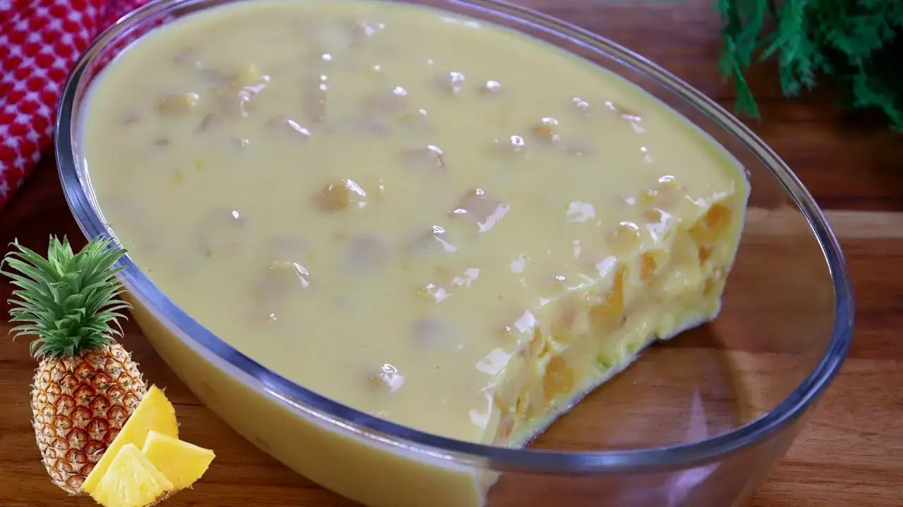 Geladão de Abacaxi Cremoso Fácil para Servir Bem Gelado