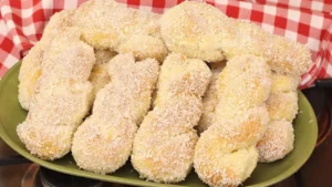 Pão de Coco Fofinho com Leite Condensado e Coco Ralado Fácil de Fazer