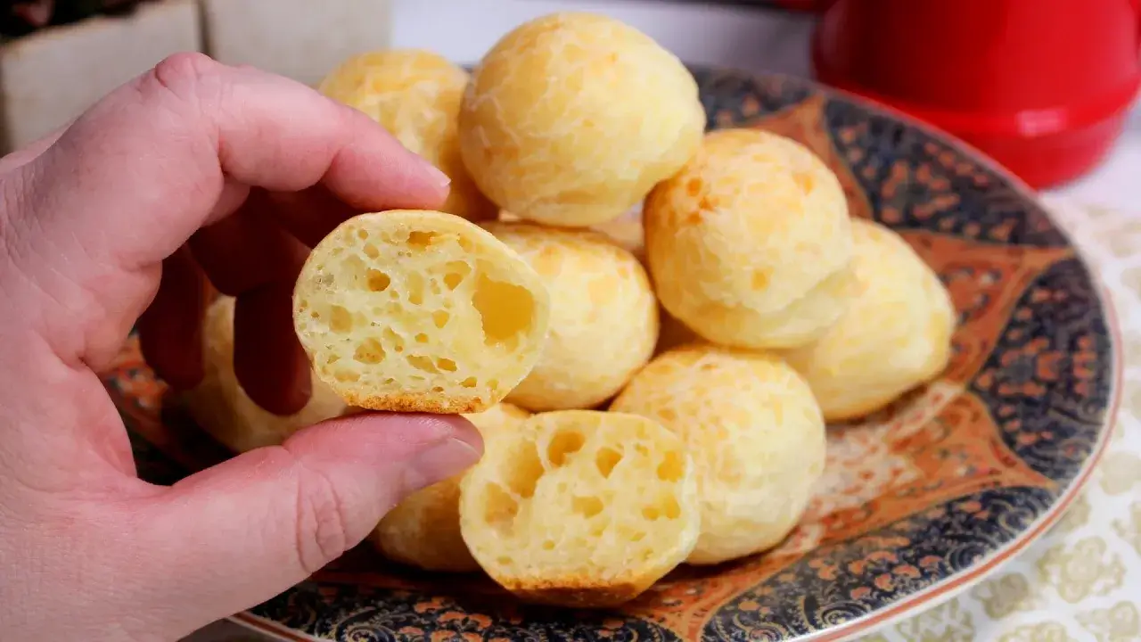 Pão de Queijo Caseiro Crocante por Fora e Macio por Dentro