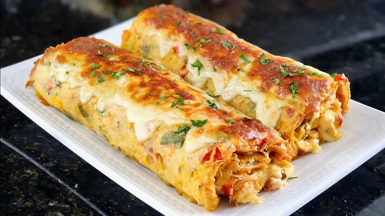Rocambole Salgado de Batata com Frango e Bacon Assado no Forno