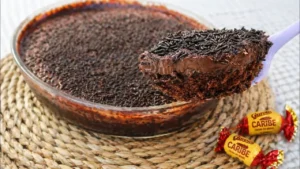 Bolo Caribe Geladinho com Banana e Chocolate que Fica Muito Cremoso