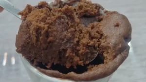 Bolo de Caneca no Micro-ondas fácil e fofinho para fazer em minutos