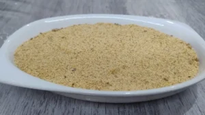 Farofa de alho crocante: Receita simples para acompanhar churrasco e refeições