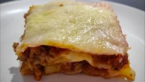 Lasanha Bolonhesa Fácil com Camadas Cremosas e Muito Sabor