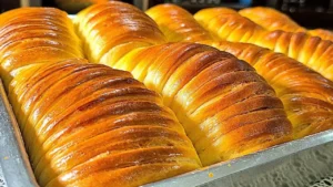 Pão caseiro fofinho fácil com leite e fermento seco para café da manhã