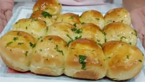 Pão de Cebola Fofinho para o Café da Tarde com Massa Simples