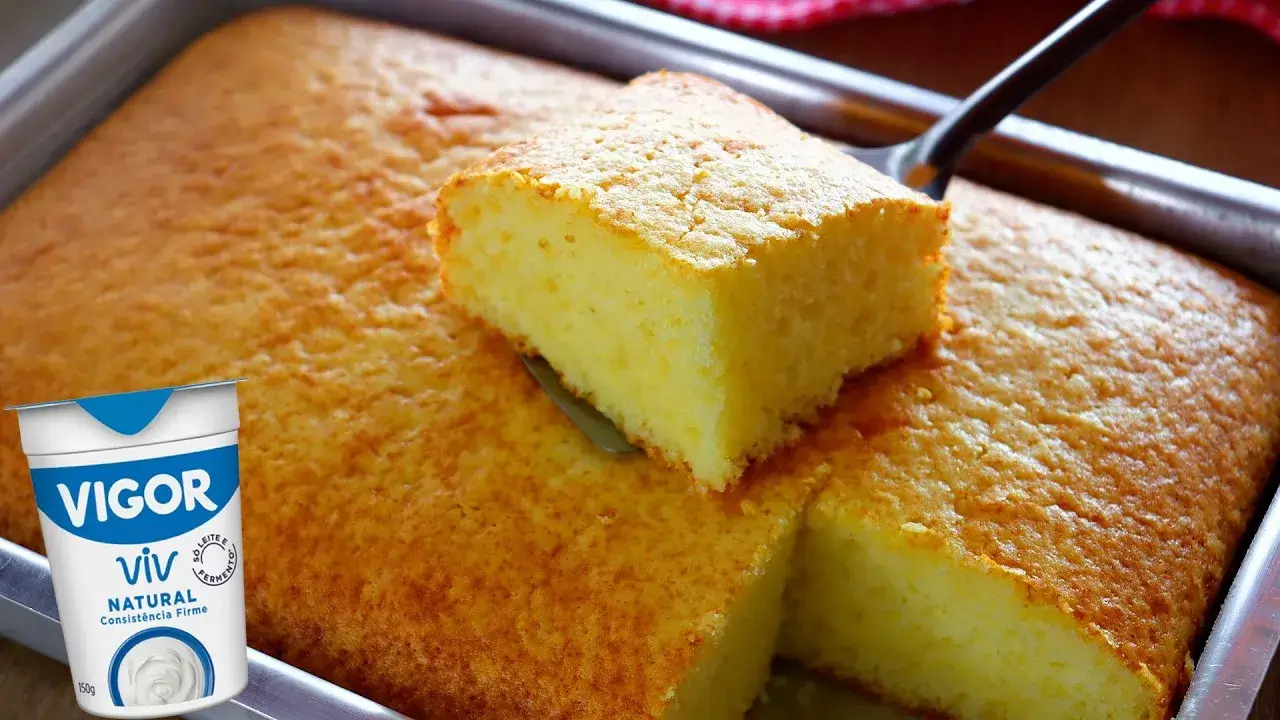 Bolo Fofinho de Iogurte para o Café da Tarde que Fica Super Macio