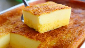 O bolo de fubá cremoso é uma ótima opção para o café da manhã, café...