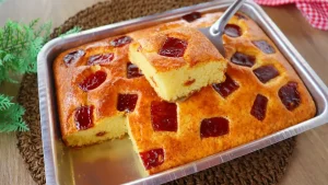 O bolo de fubá com goiabada é uma receita perfeita para acompanhar um café fresquinho...