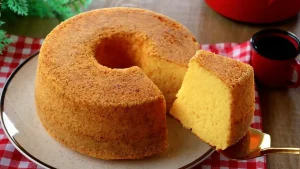 O bolo de fubá fofinho é uma receita simples e perfeita para acompanhar um café...