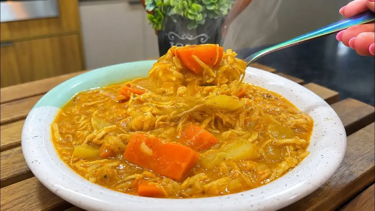Canja de Galinha Cremosa e Encorpada para Aquecer os Dias Frios