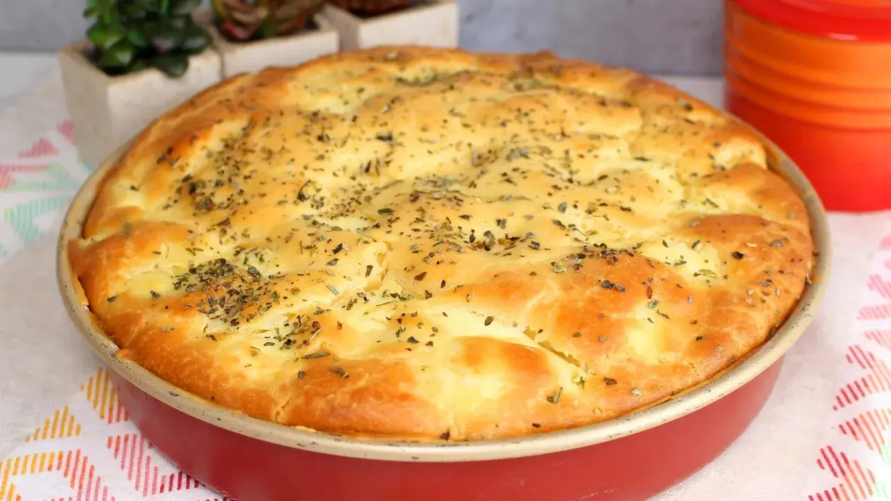 Torta de Frango Fofinha com Requeijão que Faz Sucesso em Qualquer Mesa