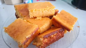Pessoal hoje trouxe a receita de bolo de milho cremoso, quando pronto ele parece pamonha,...