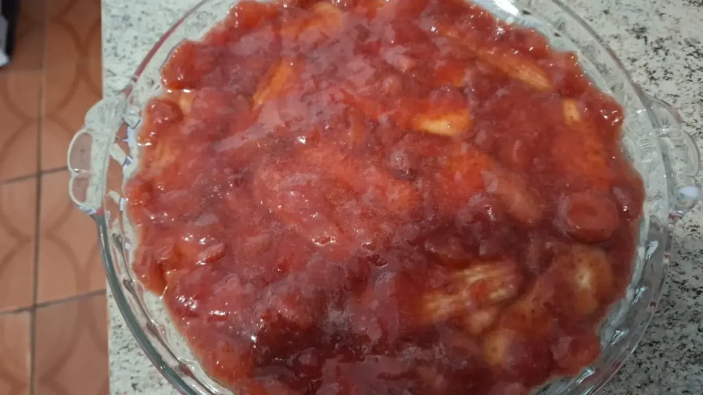Geleia de morango por cima dos biscoitos